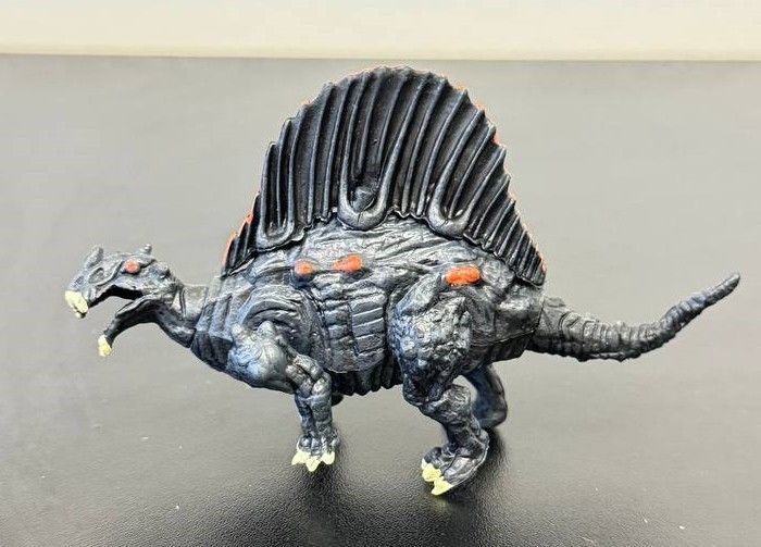 Фігурка Спинозавр фіолетово-жовтий Dino Toys (56771) 2986096056771 фото