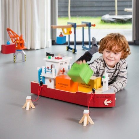 Ігровий набір New Classic Toys "Контейнерне судно з 4 контейнерами" 8718446109004 фото