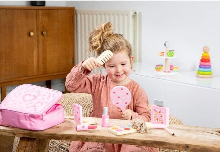 Игровой набор New Classic Toys Детская косметика (182908) 8718446182908 фото