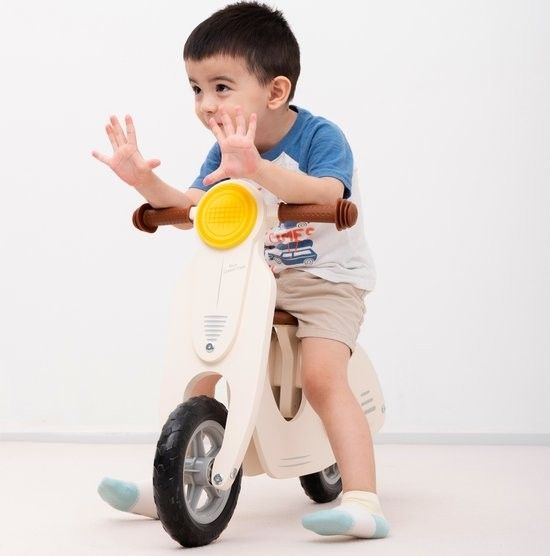 Скутер дитячий, білий New Classic Toys (11430) 8718446114305 фото